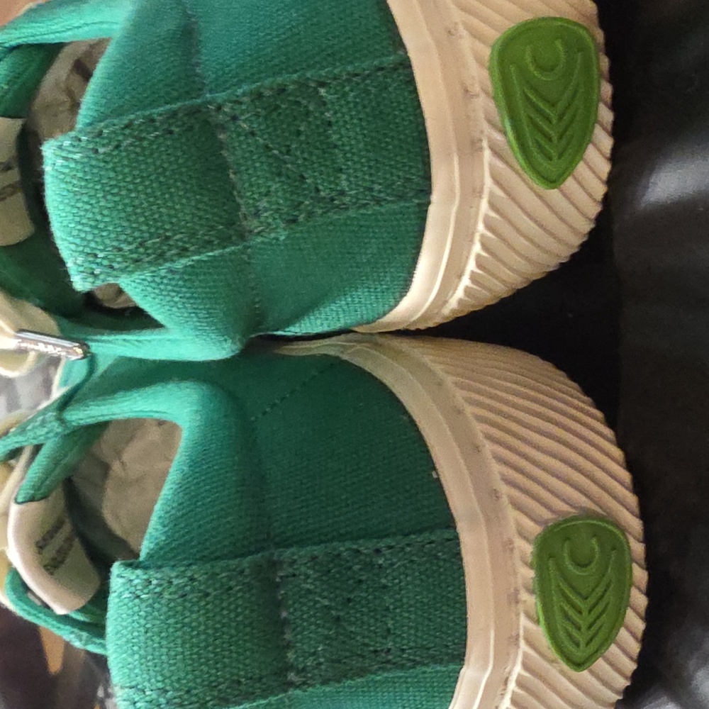 Cariuma Women's Green Canvas Sneakers with Cream Details, Size 8 - Picture 5 of 5